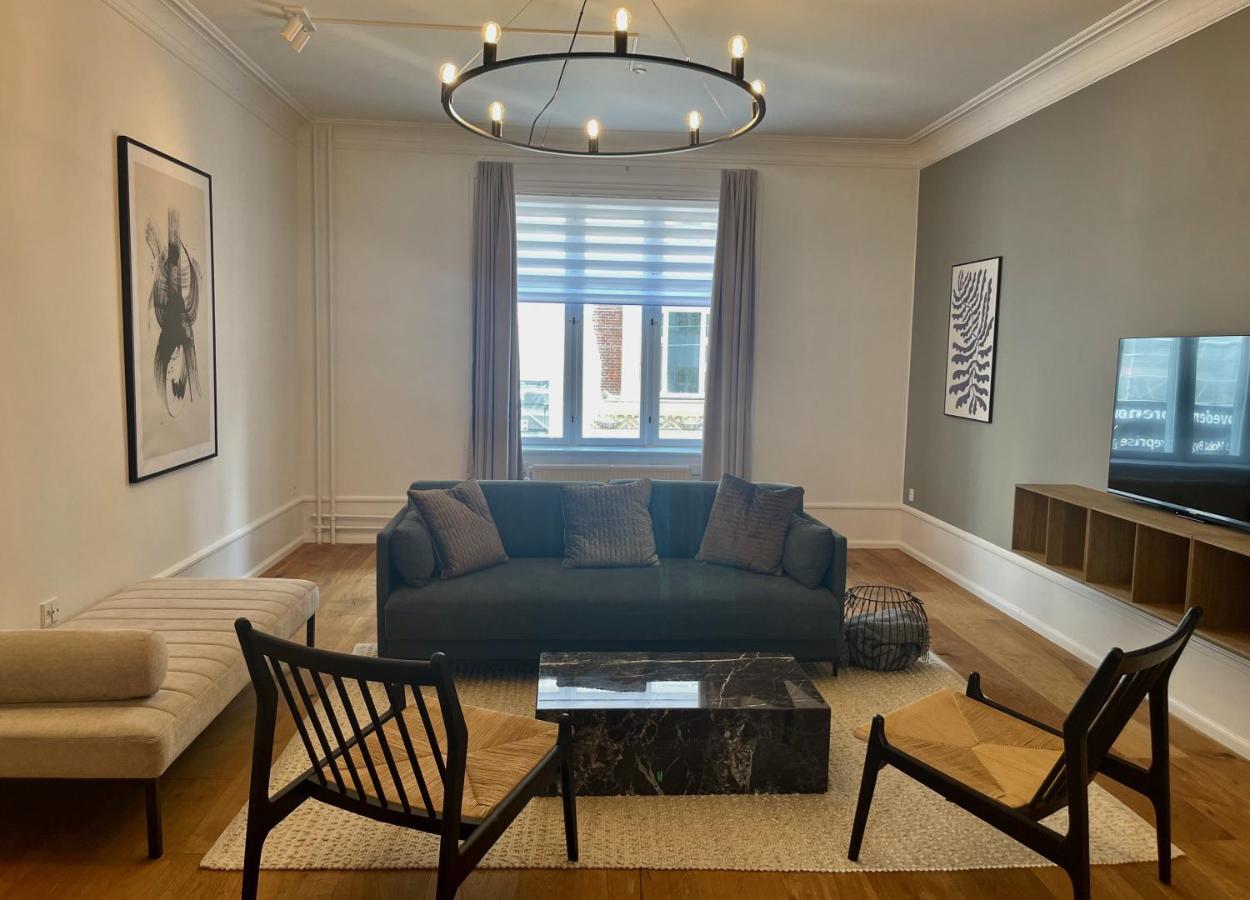 Beautiful 3 Bedroom Flat Next To The Marble Church Lejlighed