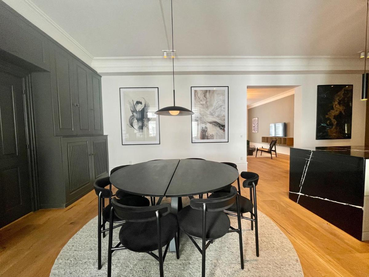 Beautiful 3 Bedroom Flat Next To The Marble Church Lejlighed