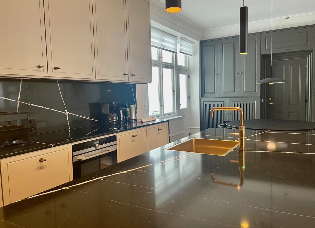 Beautiful 3 Bedroom Flat Next To The Marble Church Lejlighed