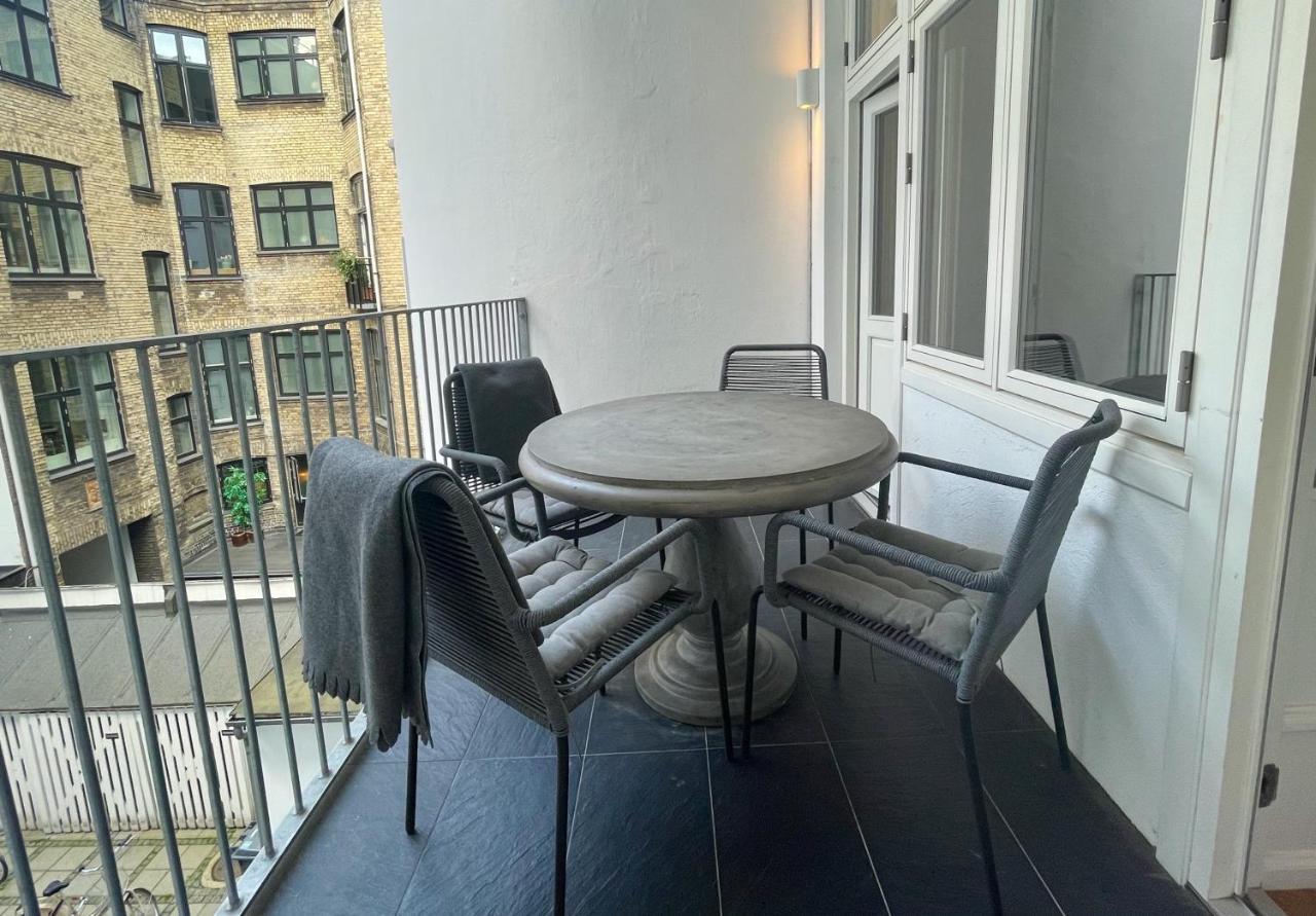 Beautiful 3 Bedroom Flat Next To The Marble Church Lejlighed København