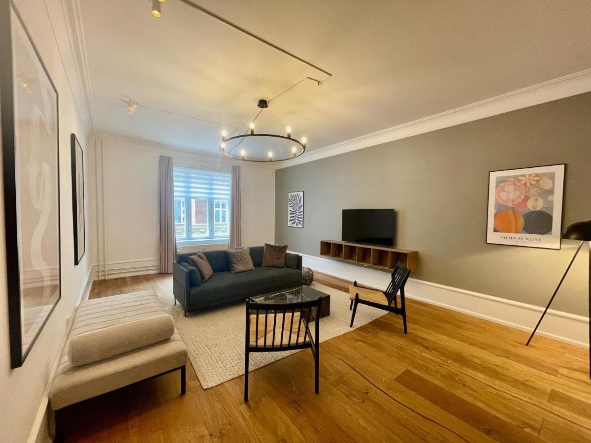 Beautiful 3 Bedroom Flat Next To The Marble Church Lejlighed